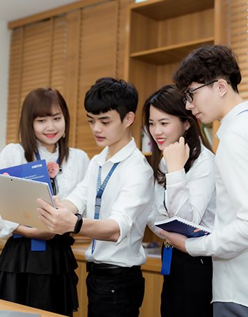 Các thành viên đội ngũ VIETIS