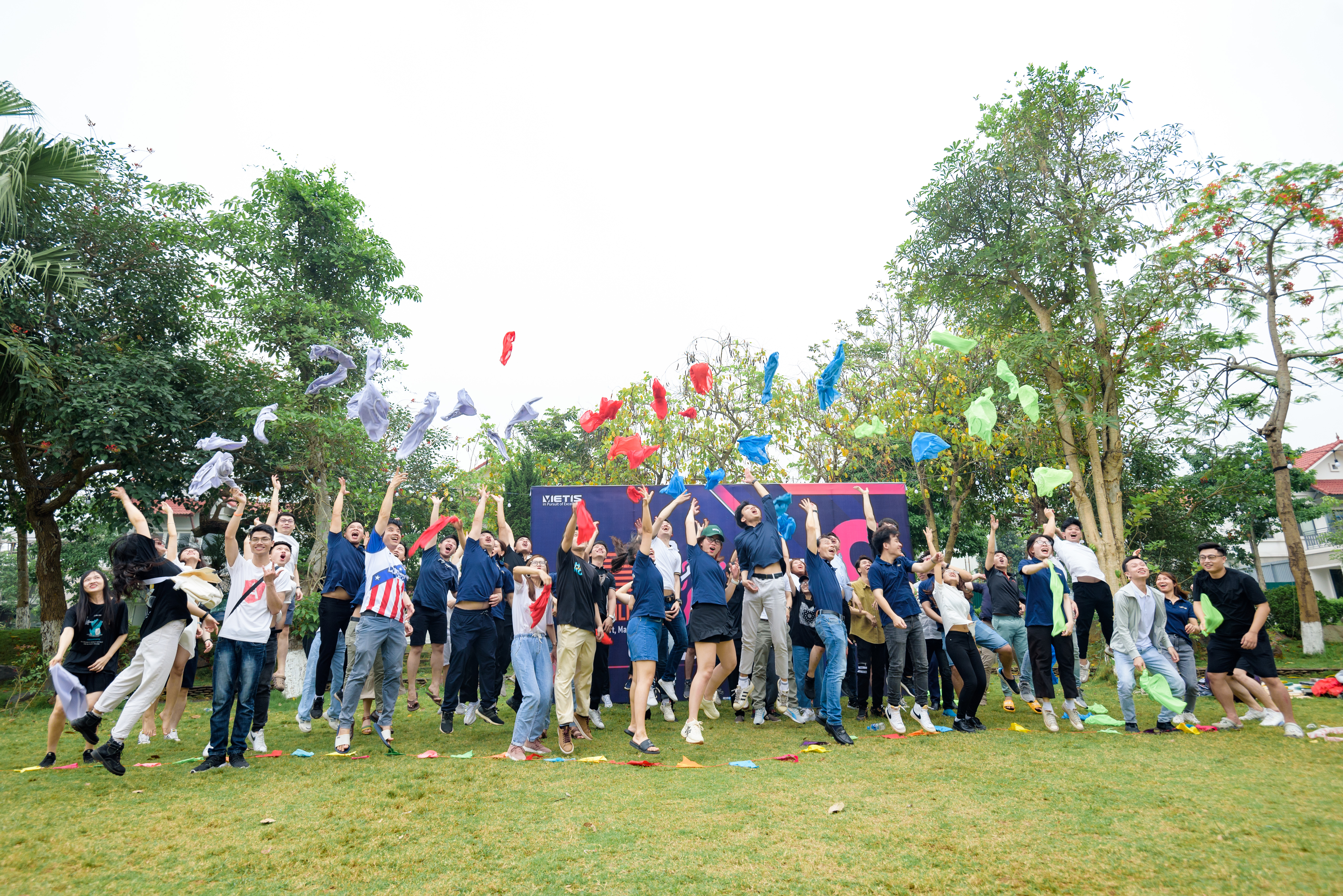Kỷ niệm 9 năm thành lập và chuỗi hoạt động Team Building