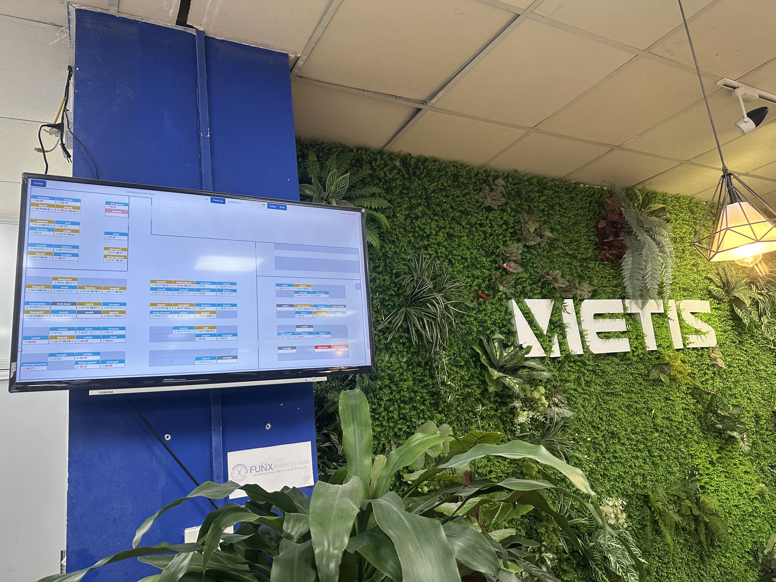 VIETISが時間追跡システムを社内で使用