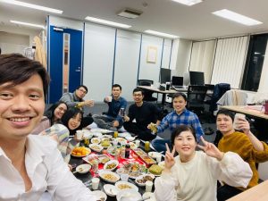 在日のスタッフの旧正月のお祝い