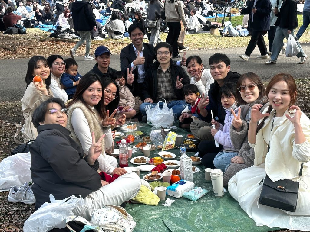 VietISソリューション、代々木公園で桜に「酔いしれる」一日を体験！